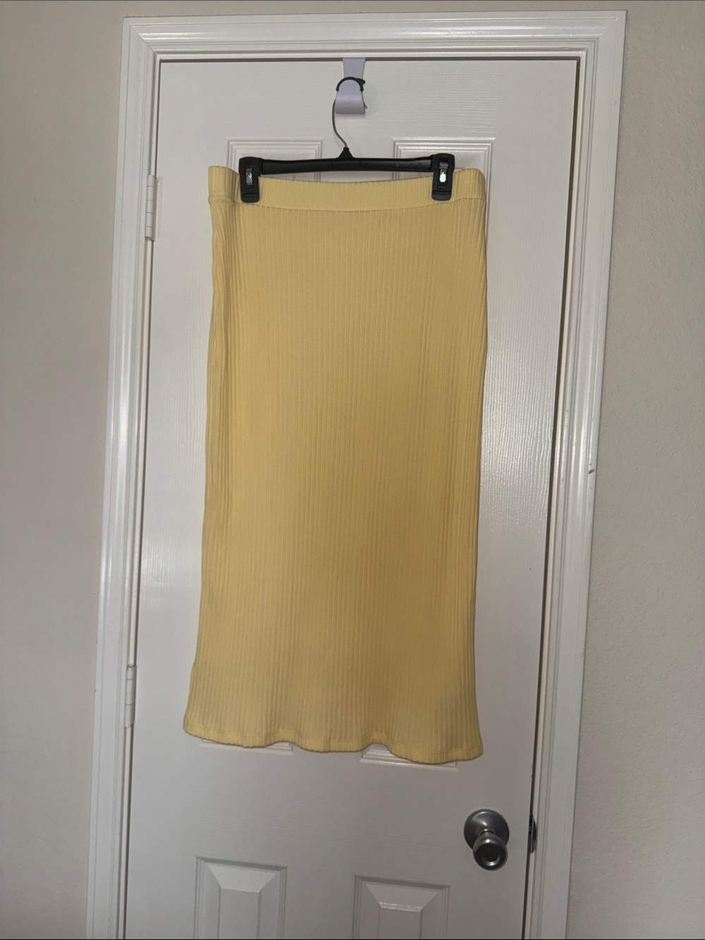 NWOT- never worn Yellow Ribbed Midi Skirt - Women's no slits